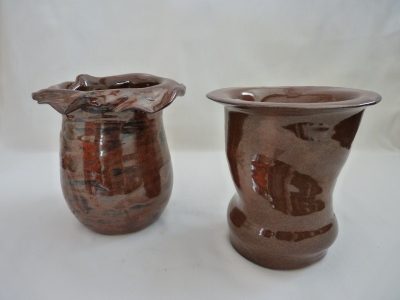 2 vases émaillés rouge de fer