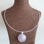 collier violet